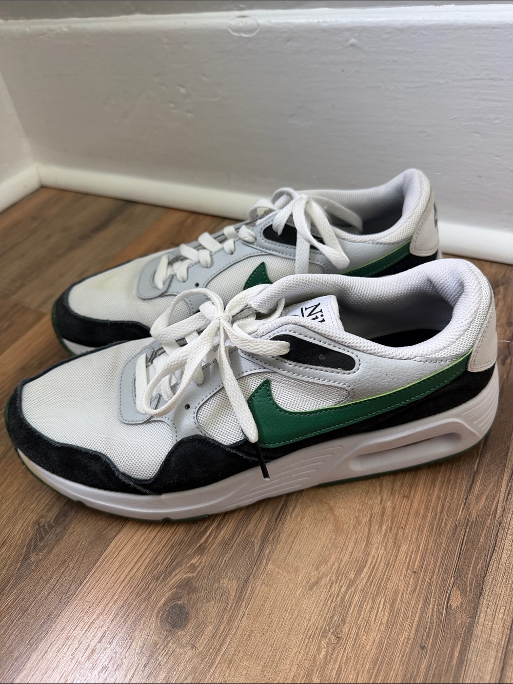 Nike White Black Green Low-Top Sneakers